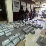 DETIENEN DOS HOMBRES CON 317 LIBRAS DE MARIHUANA EN SANTO DOMINGO OESTE